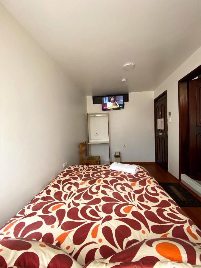 Hostal La Terraza - Roof Terrace Overlooking The North And Historic Centre Quito Dış mekan fotoğraf